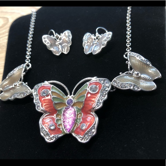 Butterfly Necklace & Earrings - Picture 2 of 8